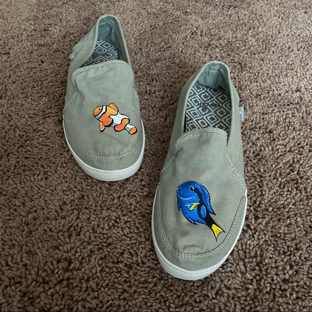 NWOT SANUK Gray Pair O Dice Handpainted Shoes